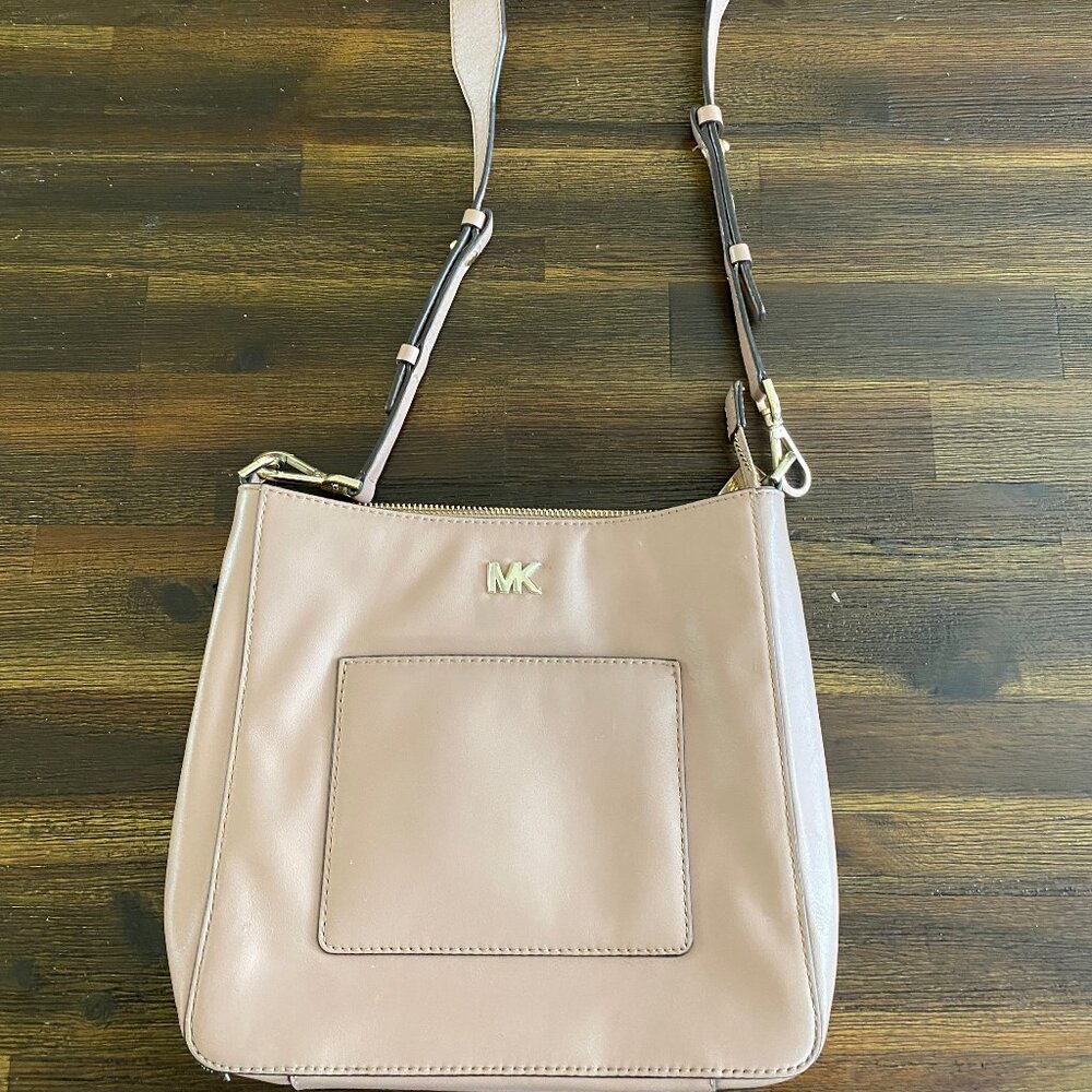 Michael Kors Shoulder Bag Gloria Pocket Swing Pack Leather Pink/Bisque